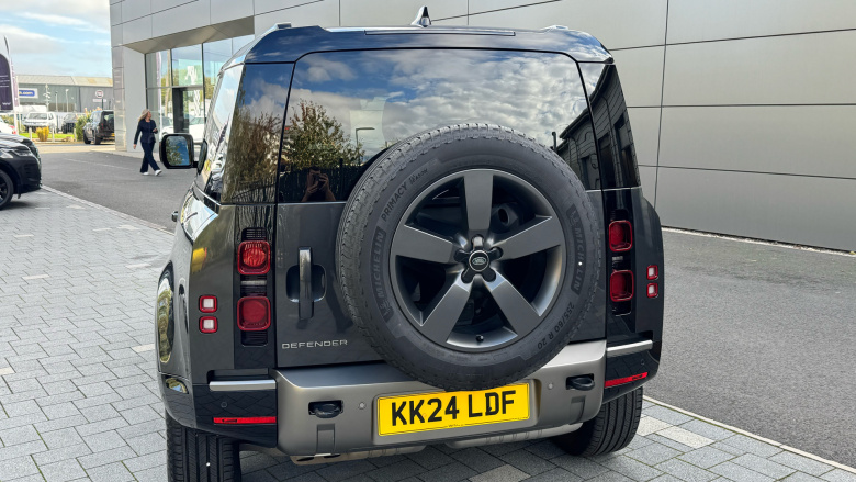 Land Rover Defender 3.0 D250 X-Dynamic HSE 90 3dr Auto Diesel Estate